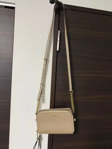 Calvin Klein 숄더백 베이지