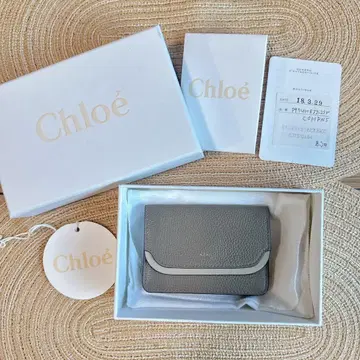 끌로에 그레이 가죽 명함지갑 미사용 새상품급