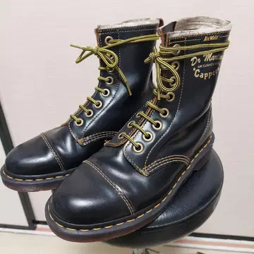 Dr. Martens 한정판 'Cappers' UK 9인치