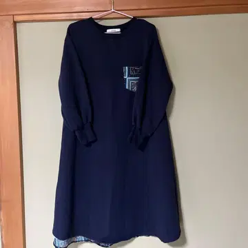 as know as 네이비 꽃무늬 절개 긴팔 원피스