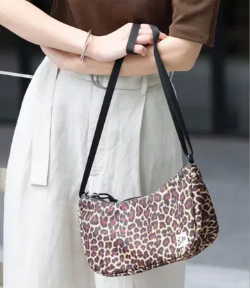 미사용 새상품 Drifter 드리프터 트라이앵글 숄더 레오파드