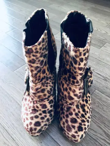 레오파드 무늬 퍼 부티