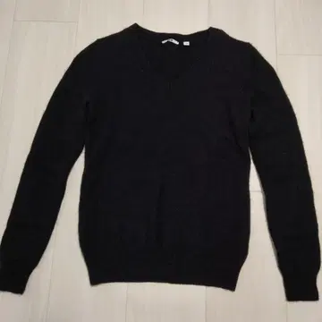 UNIQLO 유니클로 캐시미어 혼방 V넥 스웨터 블랙 여성용 L