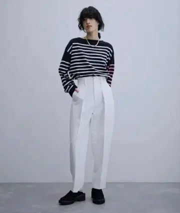 바나나 코쿤 실루엣 팬츠