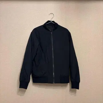 유니클로 퍼프 테크 리브 블루종 MA-1