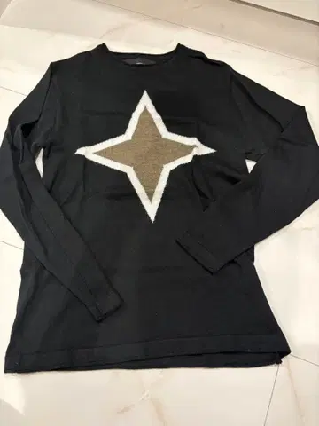 프랑수아 마르탱 크로스 블랙 니트 긴팔