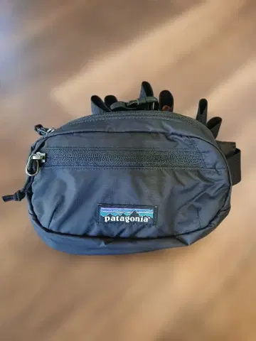 미사용 새상품 patagonia 웨스트 파우치 블랙