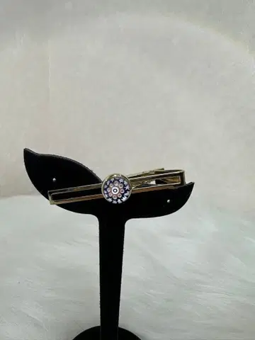 Stratton 골드톤 브로치