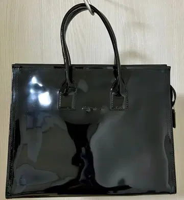 블랙 패턴트 레더 토트백