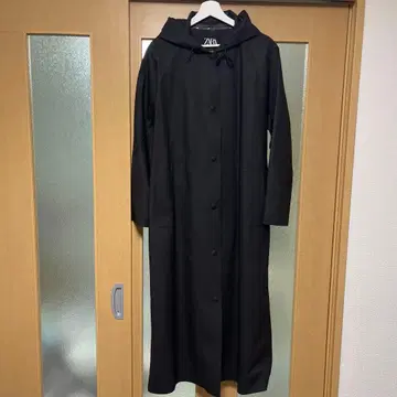 자라 후드 부착 롱 코트