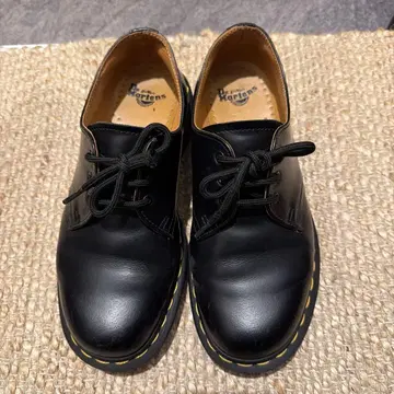 Dr. Martens 블랙 레이스업 슈즈