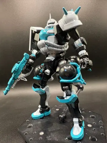 [ 도색 완료 완성품 ] HG 자쿠(GQ) 하츠네 미쿠 자쿠 컬러