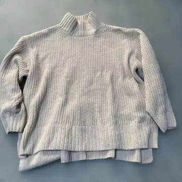라이트 그레이 터틀넥 니트