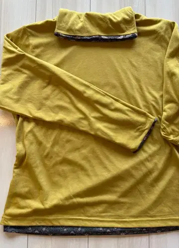 윌리엄 모리스 꽃무늬 터틀넥 긴팔 상의