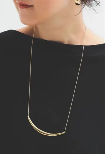 크레센트 문 목걸이 .M