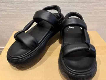 PUMA 블랙 스트랩 샌들