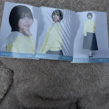 노기자카46 브로마이드 나카니시 아루노 컴프 카라 부착 코디