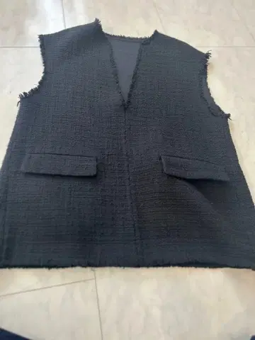 Mila Owen 블랙 V넥 베스트