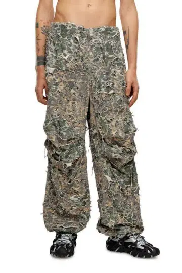 Camo pants with destroyed finish