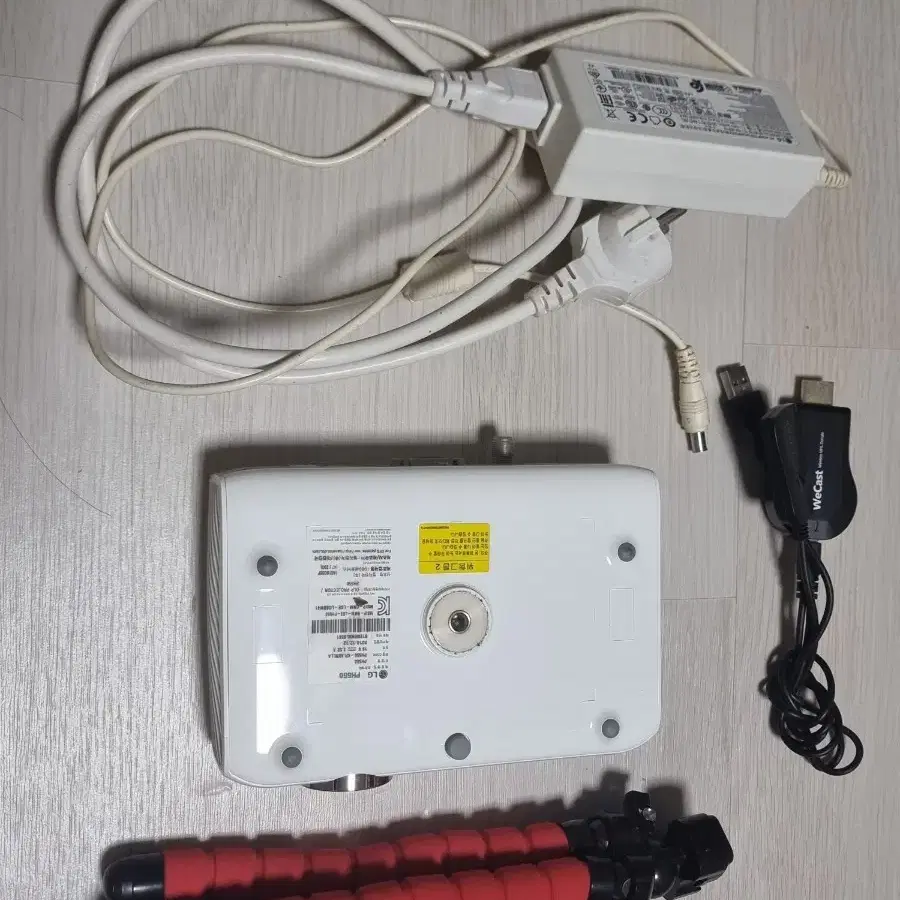 LG PH550 Mini Beam Projector