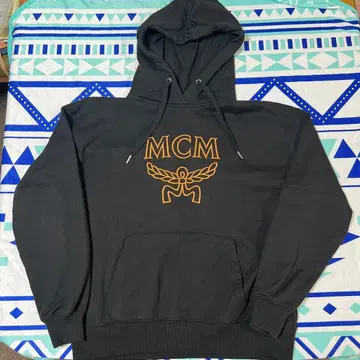 MCM 블랙 후드 부착 후드티
