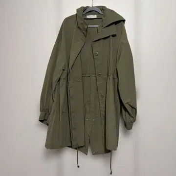 [ SELECT MOCA ] 올리브색 후드 부착 모즈 코트
