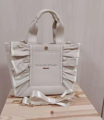 질스튜어트 프레임 프릴 토트 스몰 핑크