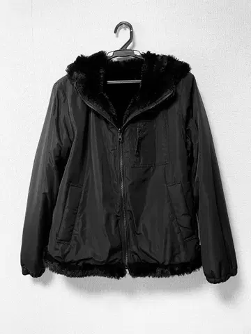 퍼 달린 블랙 자켓