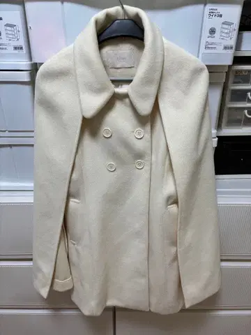 에이미 이스트 월, 인조 모피 칼라 망토 코트