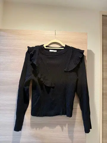 chico 프릴 장식 블랙 니트 F 사이즈