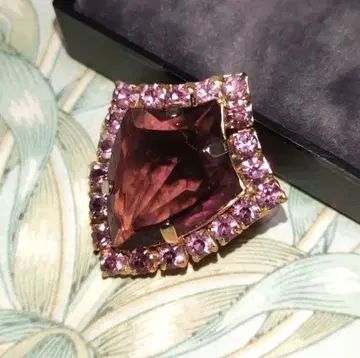 자수정 컬러 유리 쉴드 오픈백 빈티지 브로치