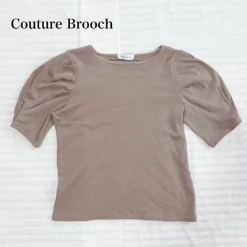 Couture Brooch 반팔 리브 니트탑 캐주얼 내추럴