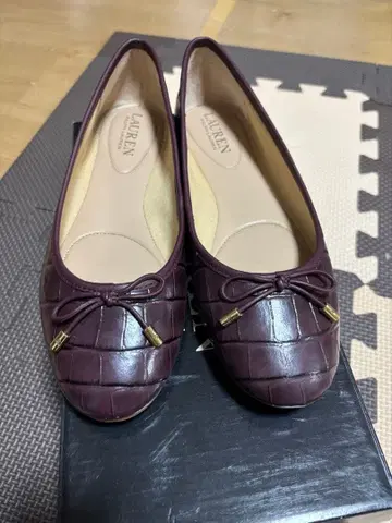 랄프 로렌 버건디 플랫슈즈