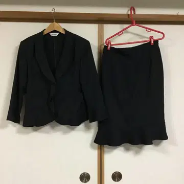 블랙 셋업 스커트 수트 플레어 헴 13호 Aoemme