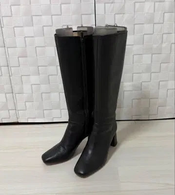 블랙 가죽 롱 부츠 중간 힐