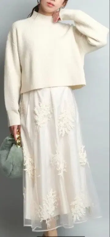 저스길리티 겨울 데이트는 어른스럽게 귀엽게! 풍선초 자수 포함