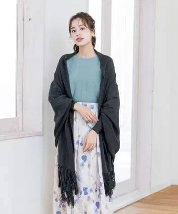 다크 그레이 프린지 숄