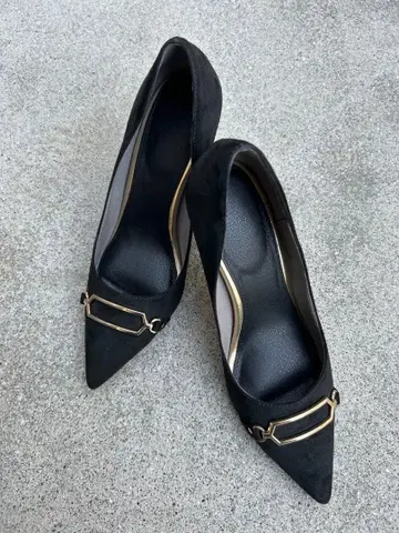 블랙 스웨이드 스틸레토 하이힐