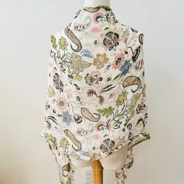 에트로 린넨 실크 스톨 화이트 계열 페이즐리 꽃