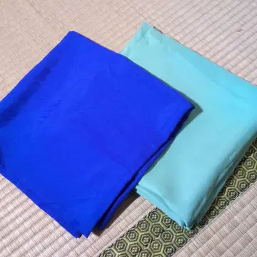 청보라색과 연한 녹색의 보자기 세트