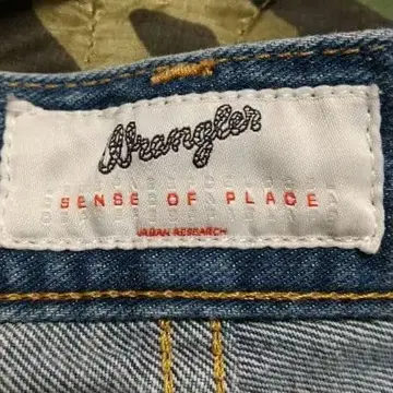 랭글러 별주 SENSE OF PLACE 프론트 버튼 데님 스커트