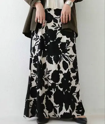 새상품급! antiqua 꽃무늬 롱 스커트