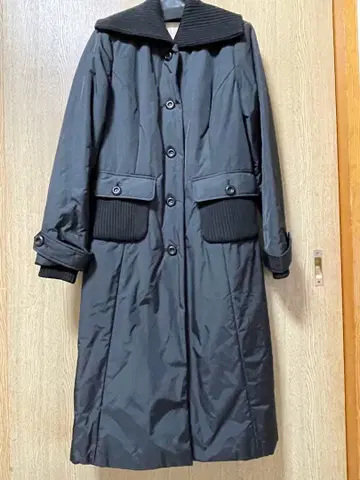 주말 할인 시빌라 고급 리브 카라 부착 충전솜 롱 코트