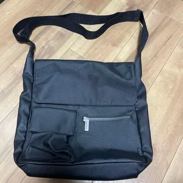 폴 스미스 블랙 숄더백