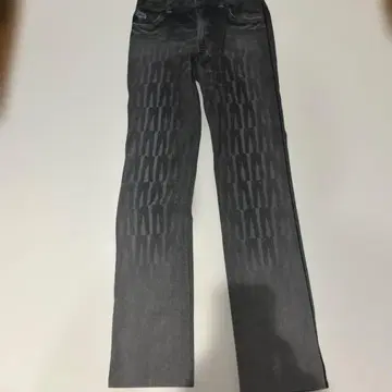 다크 그레이 프린트 디자인 부츠컷 데님