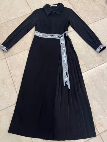 레오나르 2024-2025 새상품급 롱 원피스 198,000