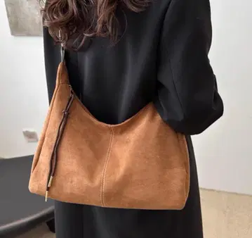 브라운 스웨이드 숄더백