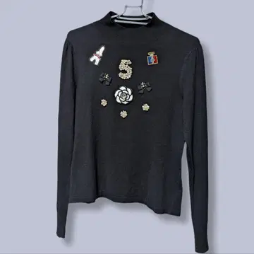 Super beauty 비쥬 부착 하이넥 니트