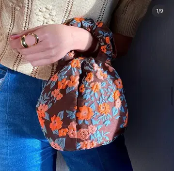 meer. 볼백 꽃무늬