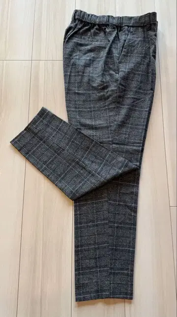 그레이 계열 체크 무늬 슬랙스 미사용 새상품